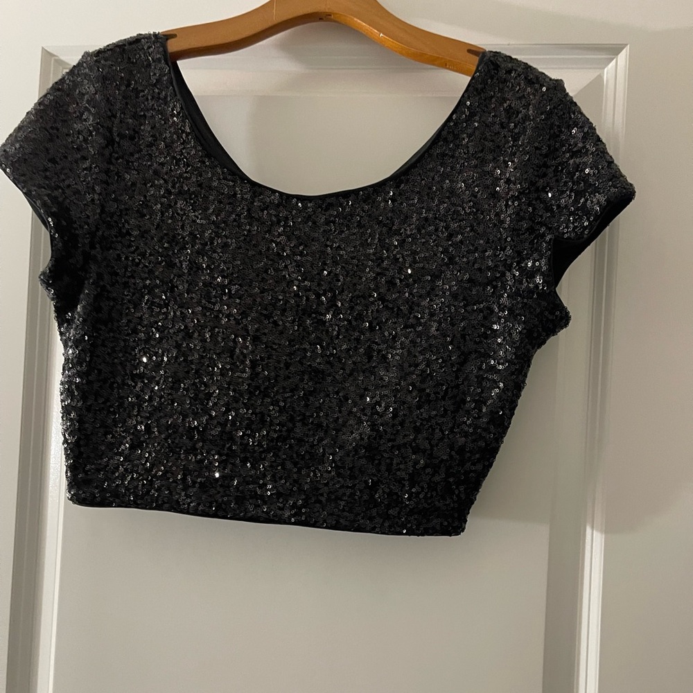 Black Sequin Short Sleeve Crop Top